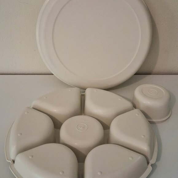 TUPPERWARE DIVIDED VEGETABLE RELISH CHIP & DIP SERVING TRAY VGUC - Picture 6 of 13